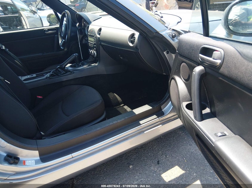 2011 Mazda Mx-5 miata VIN JM1NC2JF4B0218781 IAAI salvage auction — RIGHT REAR, Salvage (Connecticut), sold $975 on 2026-07-23 (photo 5)