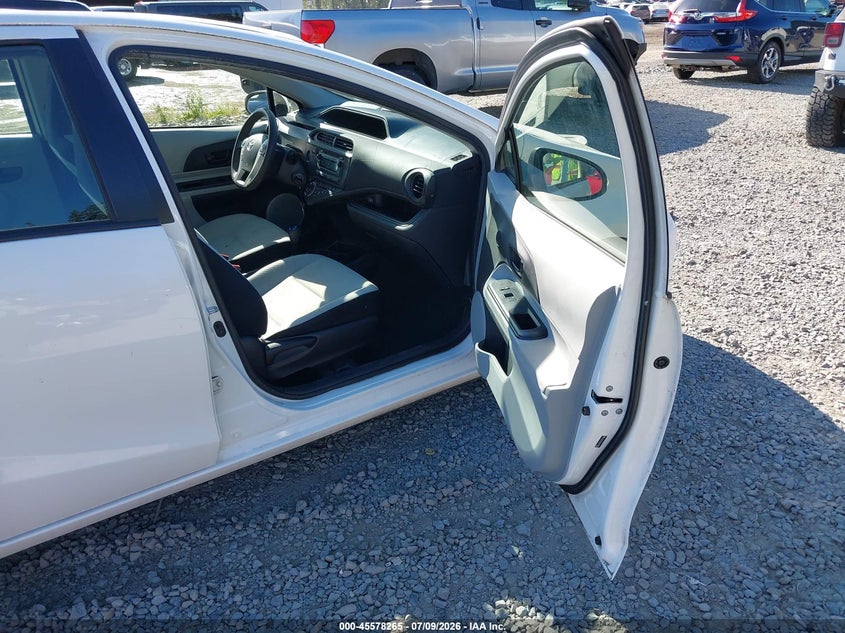 2013 Toyota Prius c VIN JTDKDTB35D1539901 IAAI salvage auction — LEFT SIDE, Salvage Title, sold $2,000 on 2026-07-30 (photo 5)