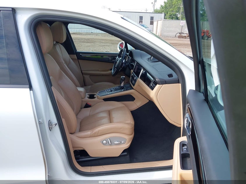 2019 Porsche Macan VIN WP1AA2A57KLB06193 IAAI salvage auction — REAR END, Salvage Title, sold $8,300 on 2026-07-23 (photo 5)