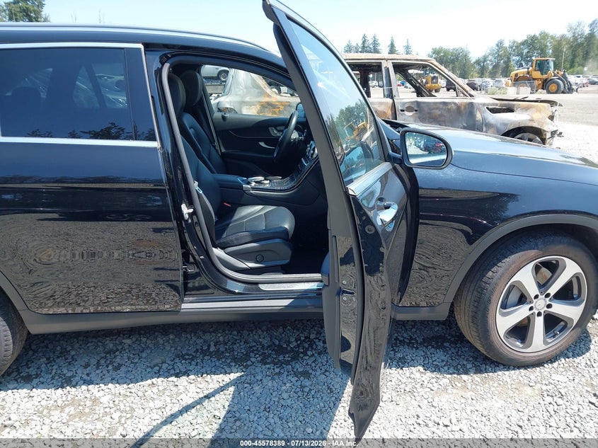 2016 Mercedes-benz Glc VIN WDC0G4KBXGF061519 IAAI salvage auction — RIGHT FRONT, Salvage Title, sold $5,800 on 2026-08-09 (photo 5)
