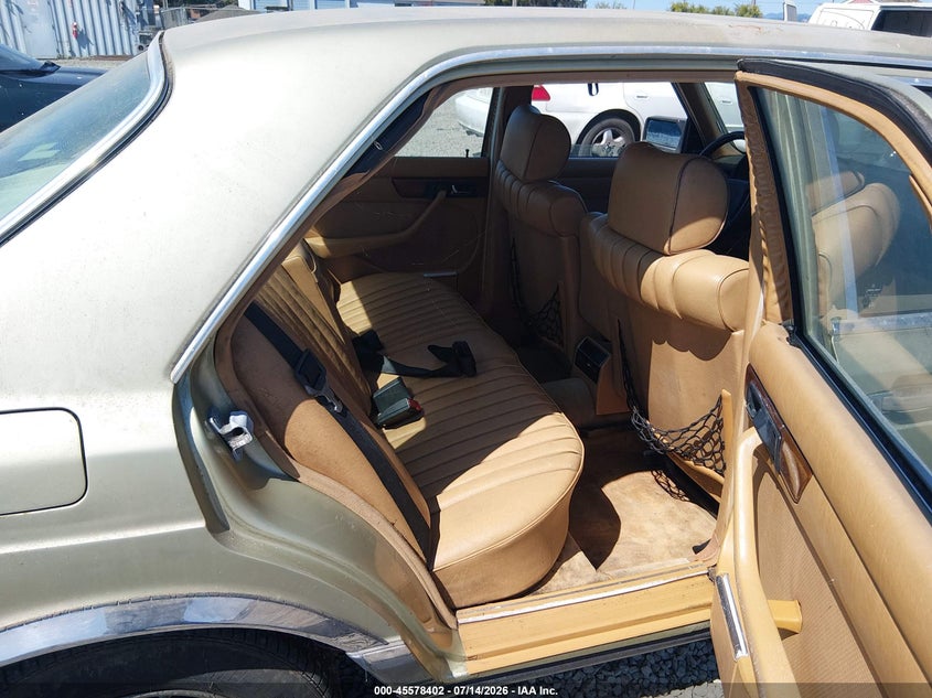 1982 Mercedes-benz 300 VIN WDBCB20A4CB016351 IAAI salvage auction — NORMAL WEAR, Clear - Public Restricted (Oregon), sold $125 on 2026-07-20 (photo 8)