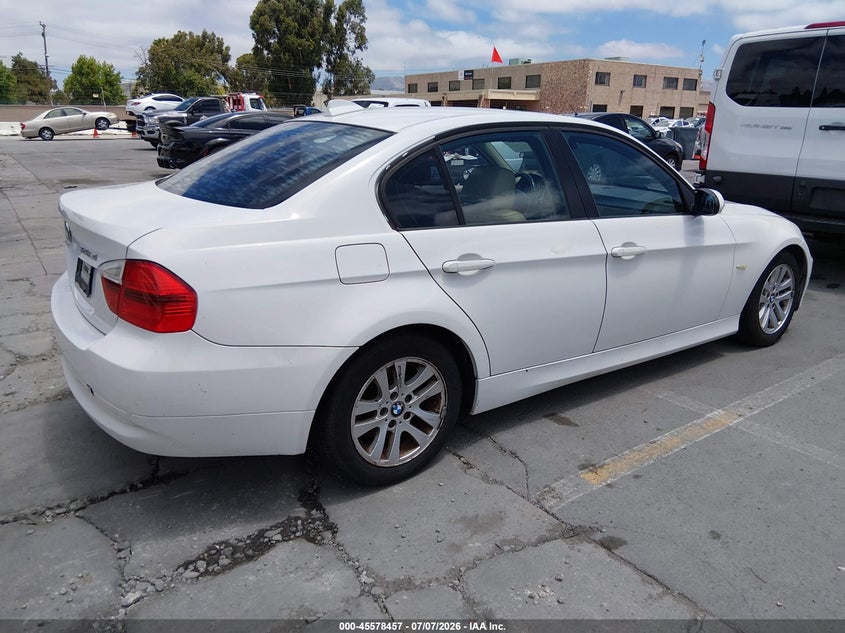 2007 BMW 3 series VIN WBAVC93537KX52280 IAAI salvage auction — NORMAL WEAR, Clear (Florida), sold $400 on 2026-07-20 (photo 4)
