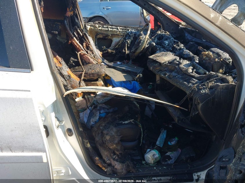 2018 Toyota Rav 4 VIN JTMNFREV8JJ186900 IAAI salvage auction — EXTERIOR BURN, Bill Of Sale (Georgia), sold $25 on 2026-07-29 (photo 5)