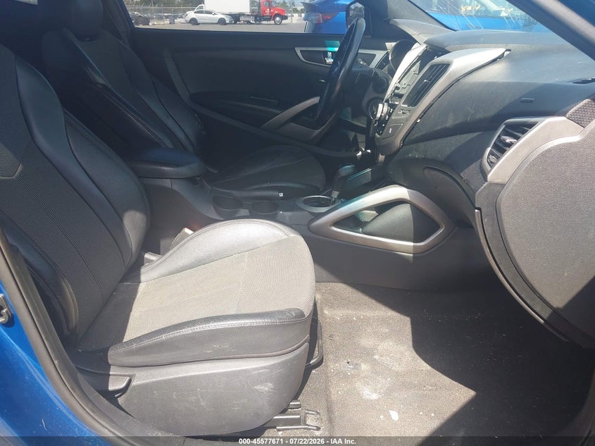 2016 Hyundai Veloster VIN KMHTC6AD1GU299148 IAAI salvage auction — NORMAL WEAR, Clear (Florida), sold $25 on 2026-07-29 (photo 5)