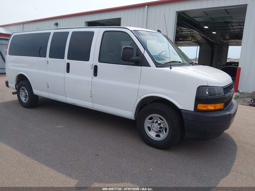 2019 Chevrolet Express 3500 VIN 1GAZGNFG3K1355349 — IAAI salvage auction photo