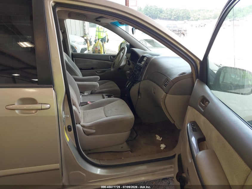 2010 Toyota Sienna VIN 5TDKK4CC8AS301954 IAAI salvage auction — NORMAL WEAR, Clear (Georgia), sold $575 on 2026-07-20 (photo 5)