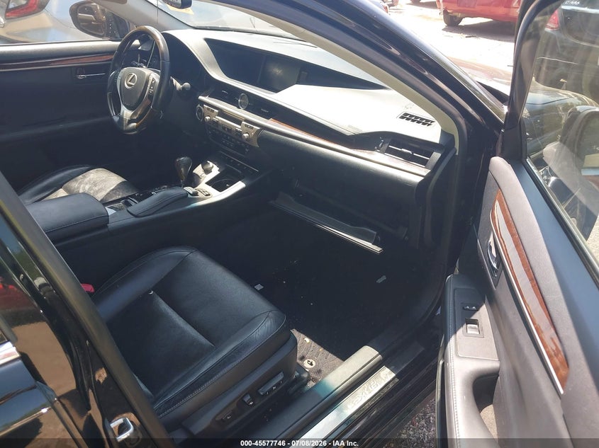 2014 Lexus ES VIN JTHBK1GG3E2099421 IAAI salvage auction — REAR END, Salvage Title, sold $3,300 on 2026-07-31 (photo 5)