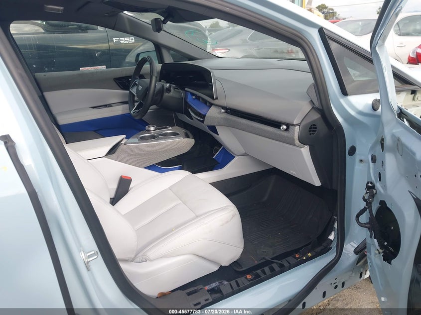 2025 Cadillac Optiq VIN 3GYK3EMR5SS164288 IAAI salvage auction — FRONT & REAR, Salvage Title, sold $11,400 on 2026-08-20 (photo 5)
