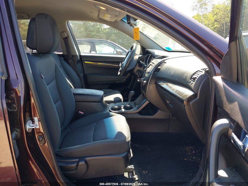 2011 Kia Sorento VIN 5XYKTDA18BG111617 IAAI salvage auction — NORMAL WEAR, Original (New Hampshire), sold $950 on 2026-07-15 (photo 5)