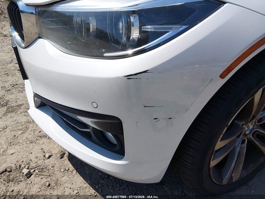 2017 BMW 3er VIN WBA8Z9C50HG453197 IAAI salvage auction — UNKNOWN, Salvage (Massachusetts), sold $1,725 on 2026-08-12 (photo 6)
