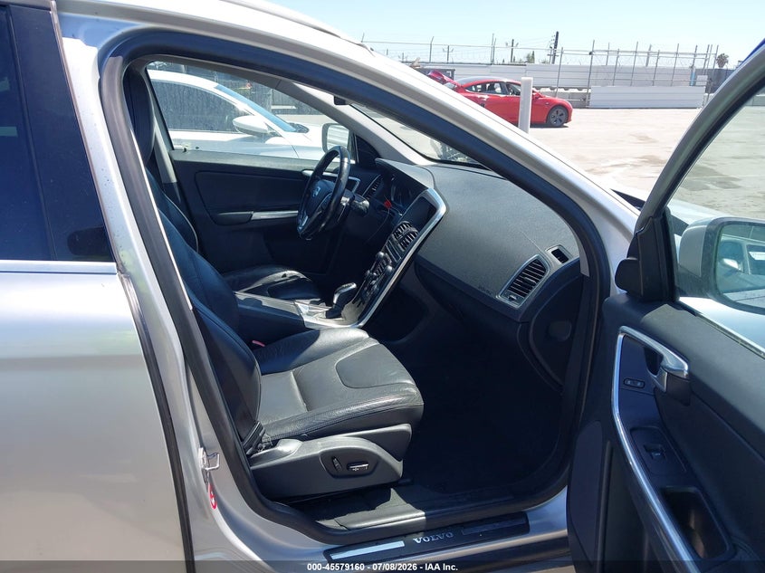 2014 Volvo Xc60 VIN YV4902DZ5E2504144 IAAI salvage auction — SIDE, Clear - Dealer Only (California), sold $850 on 2026-07-29 (photo 5)