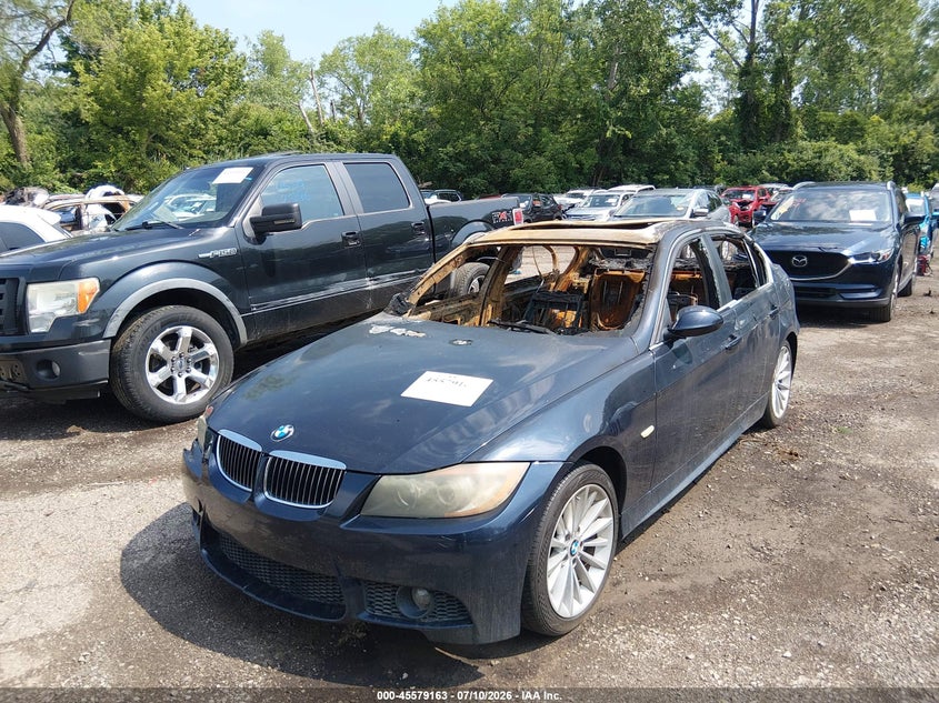 2008 BMW 3er VIN WBAVD53538A253024 IAAI salvage auction — TOTAL BURN, Bill Of Sale Destruction Only - Salvage (Ohio), sold $100 on 2026-08-04 (photo 2)