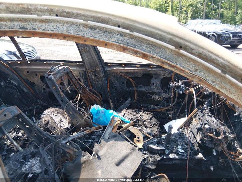 2008 BMW 3er VIN WBAVD53538A253024 IAAI salvage auction — TOTAL BURN, Bill Of Sale Destruction Only - Salvage (Ohio), sold $100 on 2026-08-04 (photo 5)