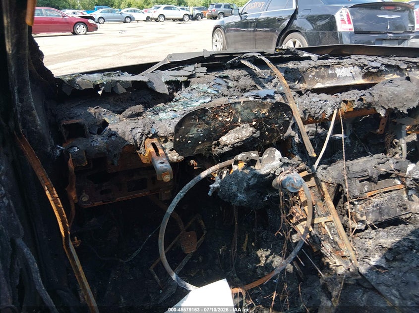 2008 BMW 3er VIN WBAVD53538A253024 IAAI salvage auction — TOTAL BURN, Bill Of Sale Destruction Only - Salvage (Ohio), sold $100 on 2026-08-04 (photo 7)