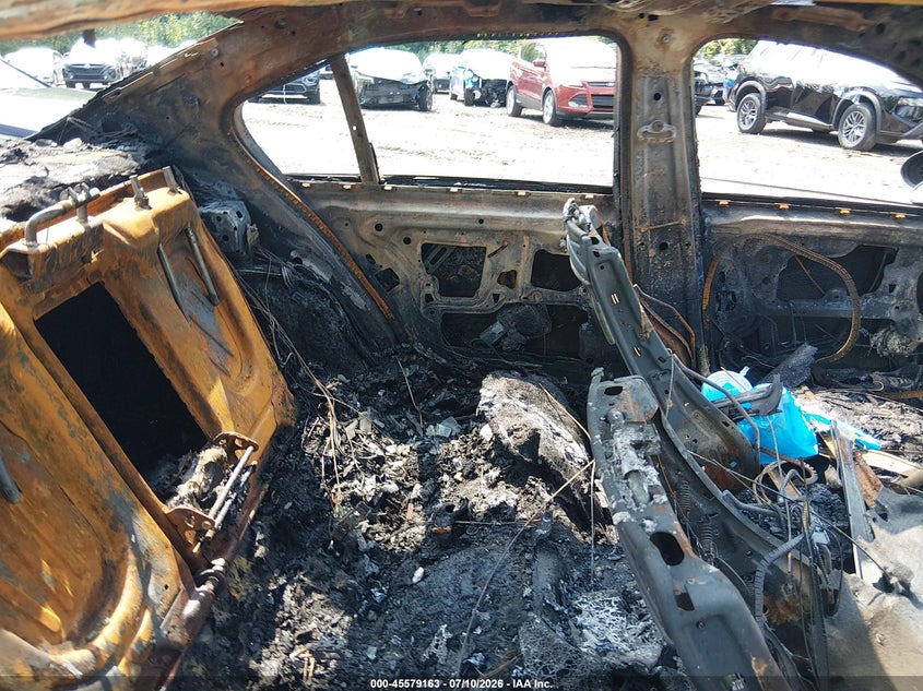 2008 BMW 3er VIN WBAVD53538A253024 IAAI salvage auction — TOTAL BURN, Bill Of Sale Destruction Only - Salvage (Ohio), sold $100 on 2026-08-04 (photo 8)