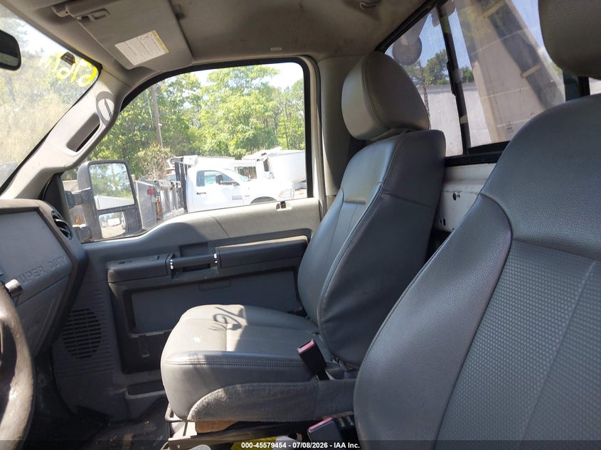 2014 Ford F550 VIN 1FDUF5HT7EEB42704 IAAI salvage auction — NORMAL WEAR, Clear (New York), sold $3,050 on 2026-09-08 (photo 6)