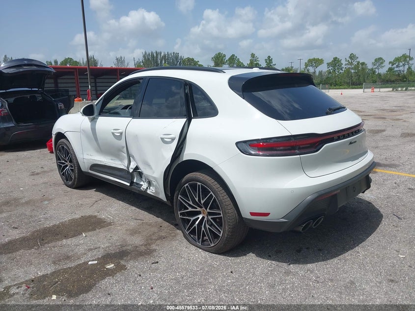 2026 Porsche Macan VIN WP1AA2A51TLB04442 IAAI salvage auction — LEFT SIDE, Rebuildable (Florida), sold $36,550 on 2026-09-12 (photo 3)