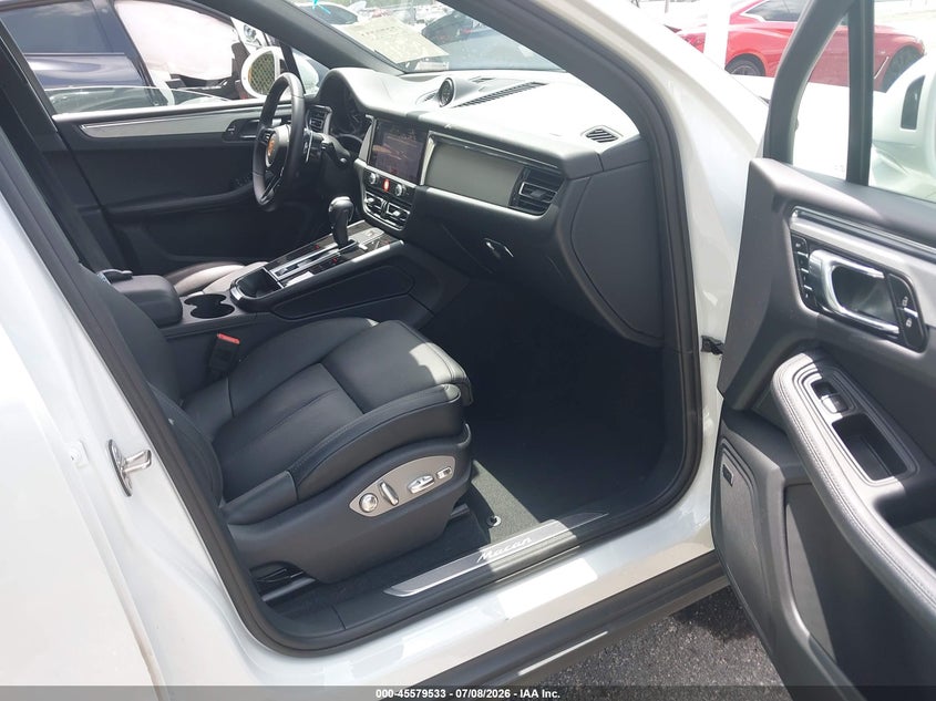 2026 Porsche Macan VIN WP1AA2A51TLB04442 IAAI salvage auction — LEFT SIDE, Rebuildable (Florida), sold $36,550 on 2026-09-12 (photo 5)