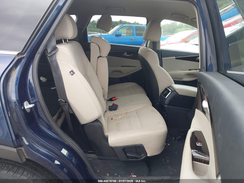 2019 Kia Sorento VIN 5XYPGDA39KG498268 IAAI salvage auction — LEFT FRONT, Salvage Title, sold $4,350 on 2026-07-15 (photo 8)