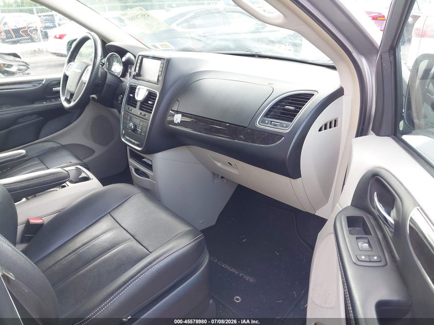 2016 Chrysler Town & country VIN 2C4RC1BG6GR283339 IAAI salvage auction — NORMAL WEAR, Clear (New York), sold $675 on 2026-07-11 (photo 5)