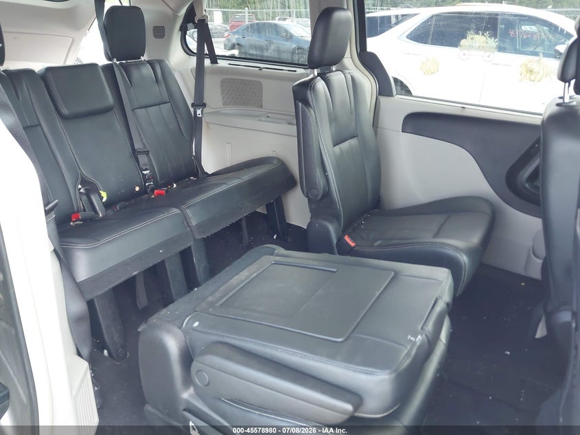 2016 Chrysler Town & country VIN 2C4RC1BG6GR283339 IAAI salvage auction — NORMAL WEAR, Clear (New York), sold $675 on 2026-07-11 (photo 8)