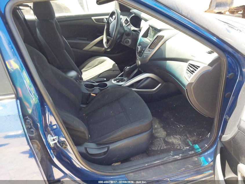 2016 Hyundai Veloster VIN KMHTC6AD5GU271627 IAAI salvage auction — NORMAL WEAR, Clear (Florida), sold $500 on 2026-07-29 (photo 5)