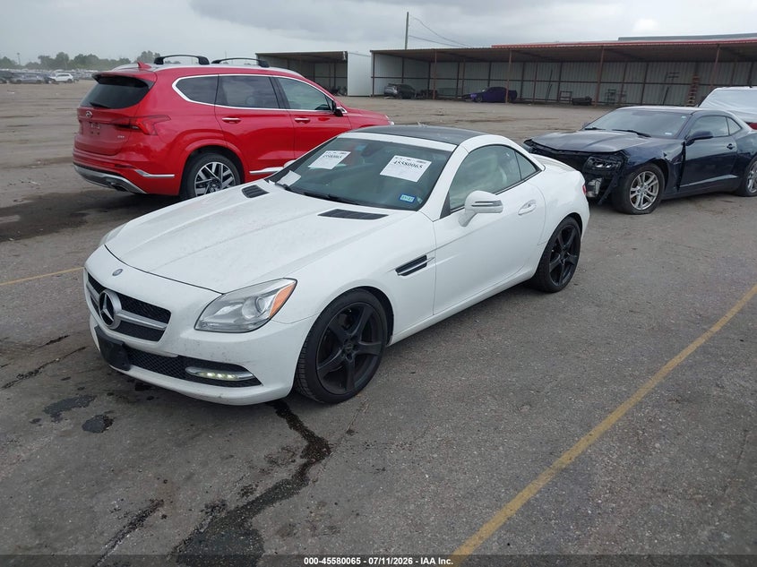 2016 Mercedes-benz Slk-klasse VIN WDDPK3JAXGF120273 IAAI salvage auction — REAR END, Salvage (Texas), sold $5,325 on 2026-08-12 (photo 2)