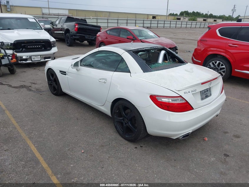 2016 Mercedes-benz Slk-klasse VIN WDDPK3JAXGF120273 IAAI salvage auction — REAR END, Salvage (Texas), sold $5,325 on 2026-08-12 (photo 3)