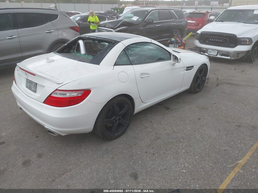 2016 Mercedes-benz Slk-klasse VIN WDDPK3JAXGF120273 IAAI salvage auction — REAR END, Salvage (Texas), sold $5,325 on 2026-08-12 (photo 4)