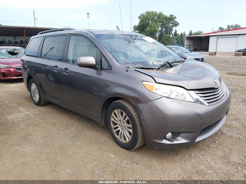 2013 Toyota Sienna VIN 5TDYK3DC5DS318279 IAAI salvage auction — FRONT END, Salvage (Ohio), sold $1,900 on 2026-07-31 (photo 1)
