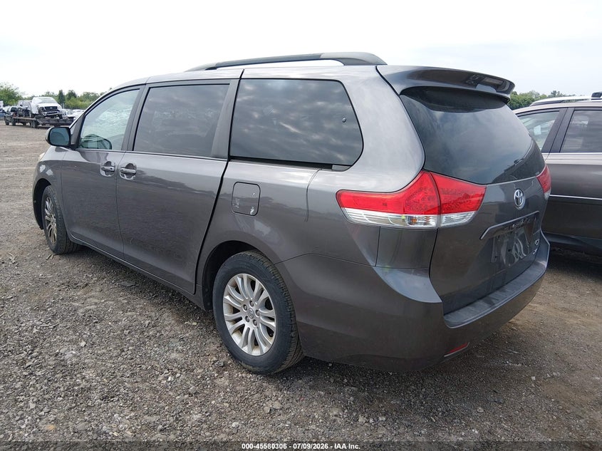2013 Toyota Sienna VIN 5TDYK3DC5DS318279 IAAI salvage auction — FRONT END, Salvage (Ohio), sold $1,900 on 2026-07-31 (photo 3)