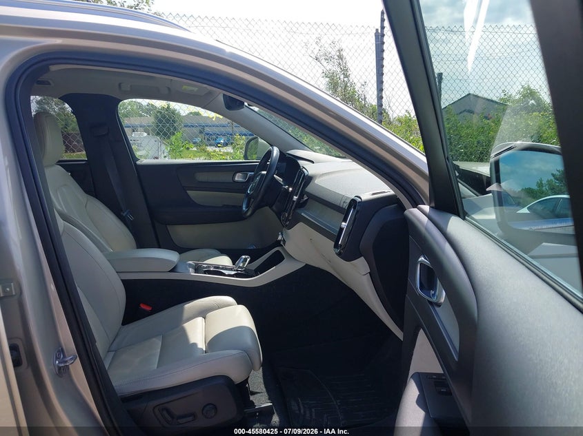 2019 Volvo Xc40 VIN YV4162UL4K2098361 IAAI salvage auction — LEFT FRONT, Clear (Wisconsin), sold $1,500 on 2026-07-21 (photo 5)