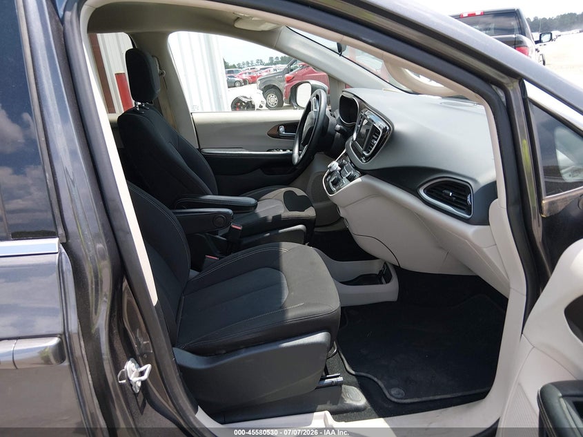 2020 Chrysler Voyager VIN 2C4RC1CG6LR249345 IAAI salvage auction — NORMAL WEAR, Sf97 (North Carolina), sold $10,550 on 2026-08-10 (photo 5)