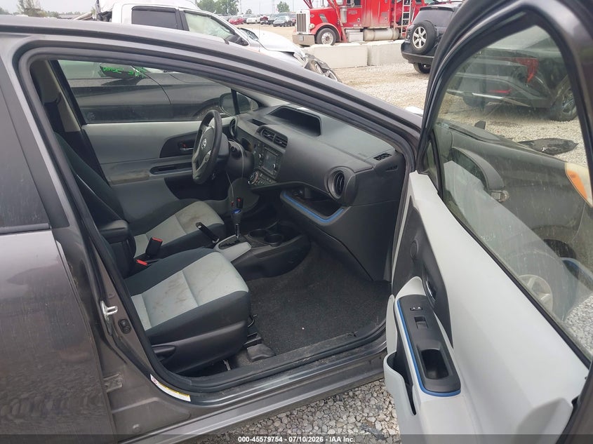 2013 Toyota Prius c VIN JTDKDTB32D1051599 IAAI salvage auction — REAR END, Salvage (Ohio), sold $800 on 2026-07-30 (photo 5)