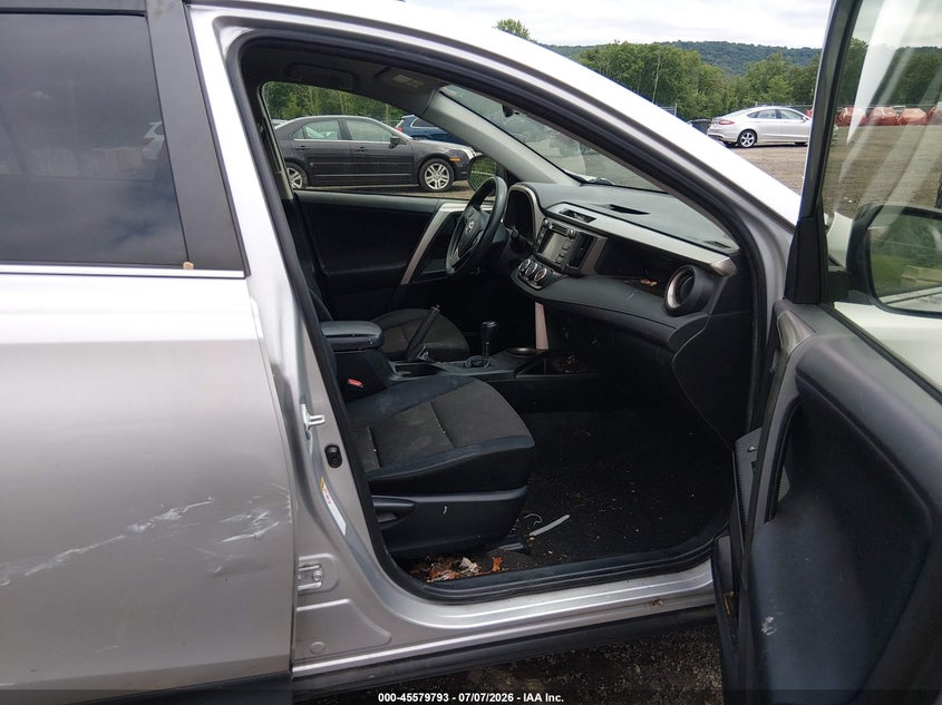 2015 Toyota Rav 4 VIN JTMBFREV2FD099972 IAAI salvage auction — NORMAL WEAR, Salvage Title, sold $225 on 2026-07-16 (photo 5)