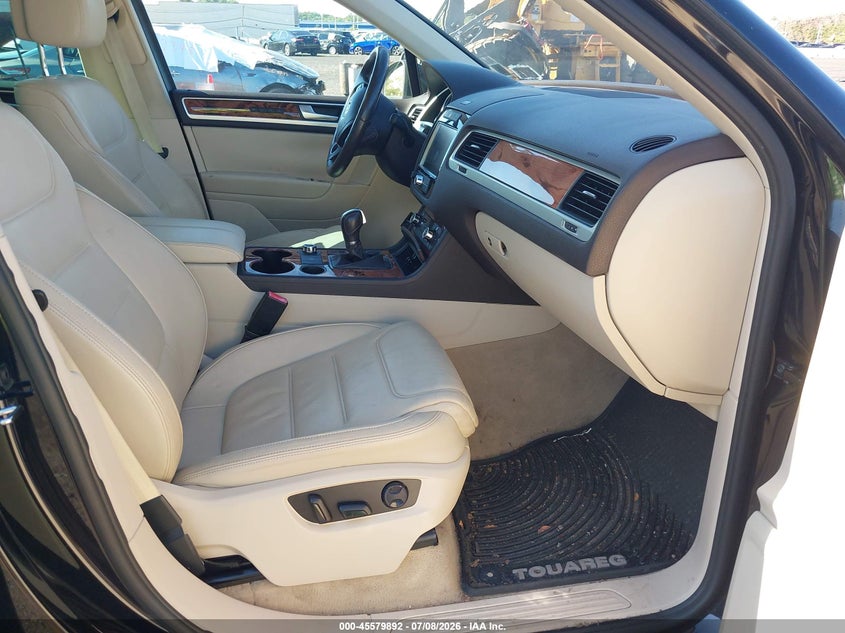 2012 Volkswagen Touareg VIN WVGEK9BP6CD006568 IAAI salvage auction — NORMAL WEAR, Clear (New York), sold $1,500 on 2026-07-28 (photo 5)