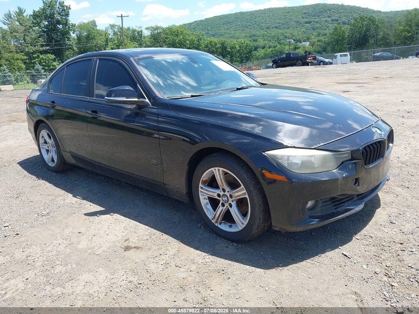 2013 BMW 3 series VIN WBA3B5G55DNS01193 IAAI salvage auction — NORMAL WEAR, Clear (New Jersey), sold $650 on 2026-07-30 (photo 1)