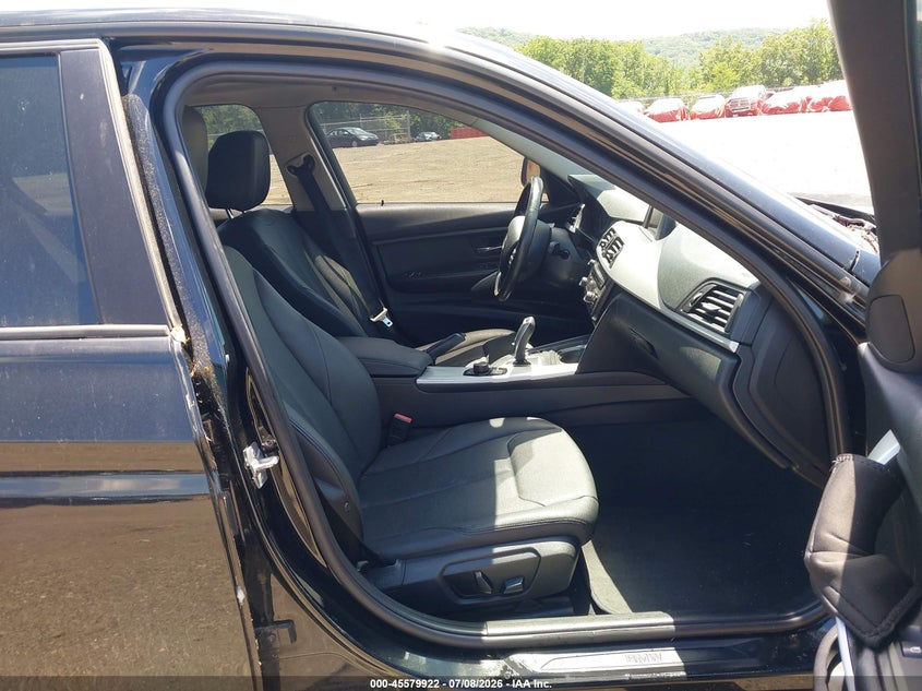 2013 BMW 3 series VIN WBA3B5G55DNS01193 IAAI salvage auction — NORMAL WEAR, Clear (New Jersey), sold $650 on 2026-07-30 (photo 5)