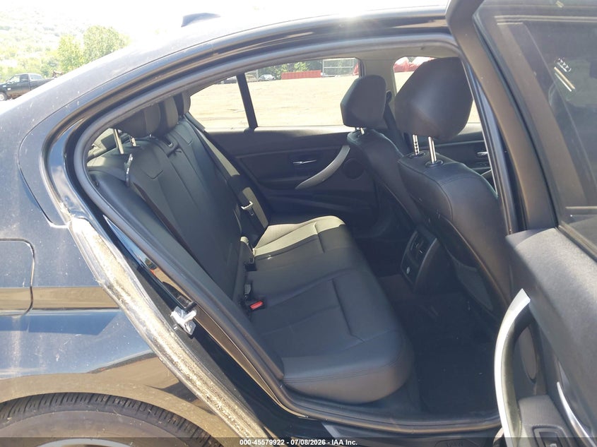 2013 BMW 3 series VIN WBA3B5G55DNS01193 IAAI salvage auction — NORMAL WEAR, Clear (New Jersey), sold $650 on 2026-07-30 (photo 8)