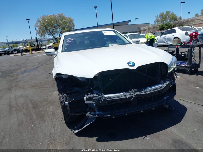 2022 BMW 7er VIN WBA7T2C05NCH58449 IAAI salvage auction — RIGHT SIDE, Salvage Title, sold $14,200 on 2026-08-14 (photo 6)