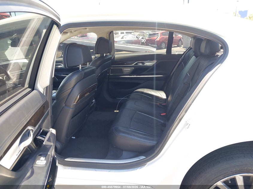 2022 BMW 7er VIN WBA7T2C05NCH58449 IAAI salvage auction — RIGHT SIDE, Salvage Title, sold $14,200 on 2026-08-14 (photo 8)