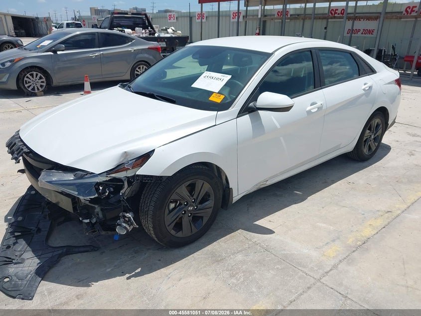 2022 Hyundai Elantra VIN 5NPLM4AG2NH080965 IAAI salvage auction — SIDE, Salvage Title, sold $2,550 on 2026-07-29 (photo 2)