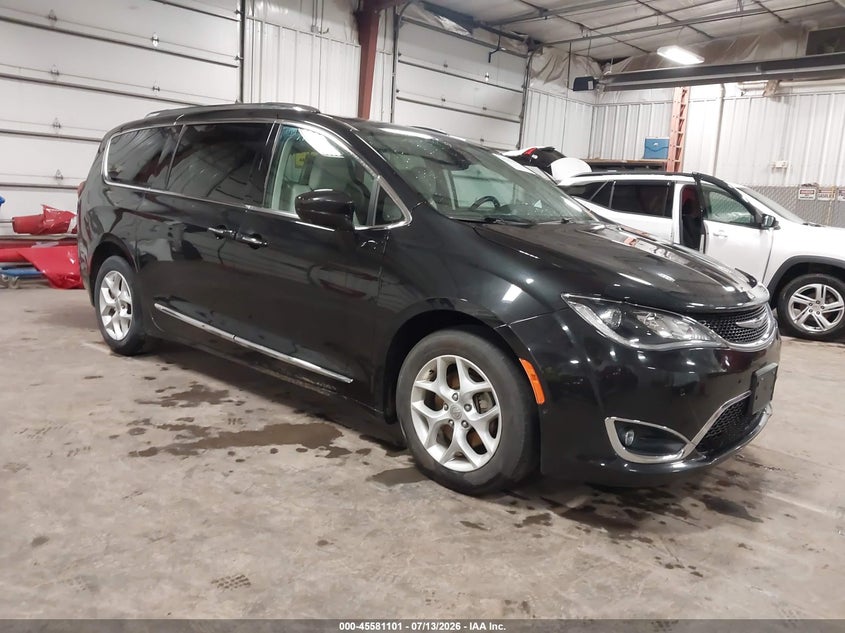 2017 Chrysler Pacifica VIN 2C4RC1EGXHR652863 IAAI salvage auction — HAIL, Salvage (Iowa), sold $4,050 on 2026-08-23 (photo 1)