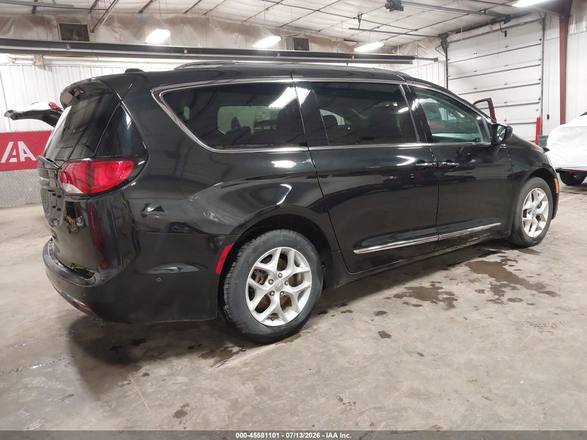 2017 Chrysler Pacifica VIN 2C4RC1EGXHR652863 IAAI salvage auction — HAIL, Salvage (Iowa), sold $4,050 on 2026-08-23 (photo 4)