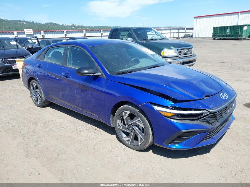 2025 Hyundai Elantra VIN KMHLM4DJ7SU168267 IAAI salvage auction — RIGHT FRONT, Salvage Title, sold $8,100 on 2026-07-18 (photo 1)