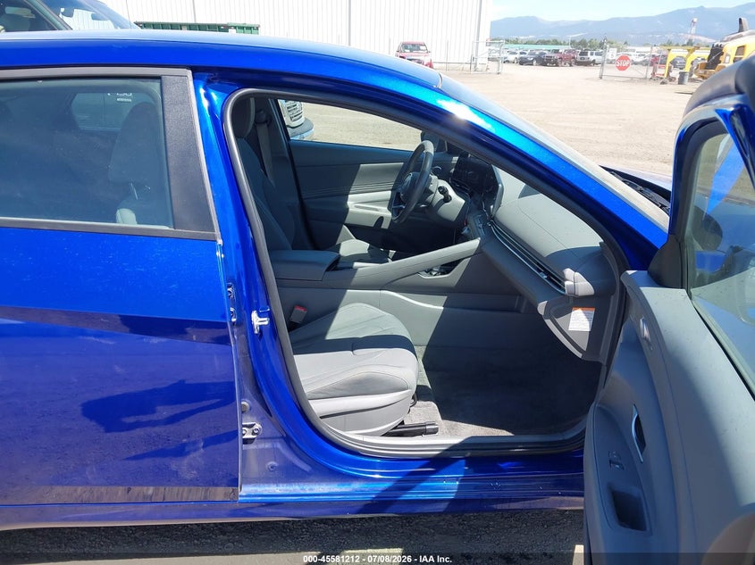 2025 Hyundai Elantra VIN KMHLM4DJ7SU168267 IAAI salvage auction — RIGHT FRONT, Salvage Title, sold $8,100 on 2026-07-18 (photo 5)