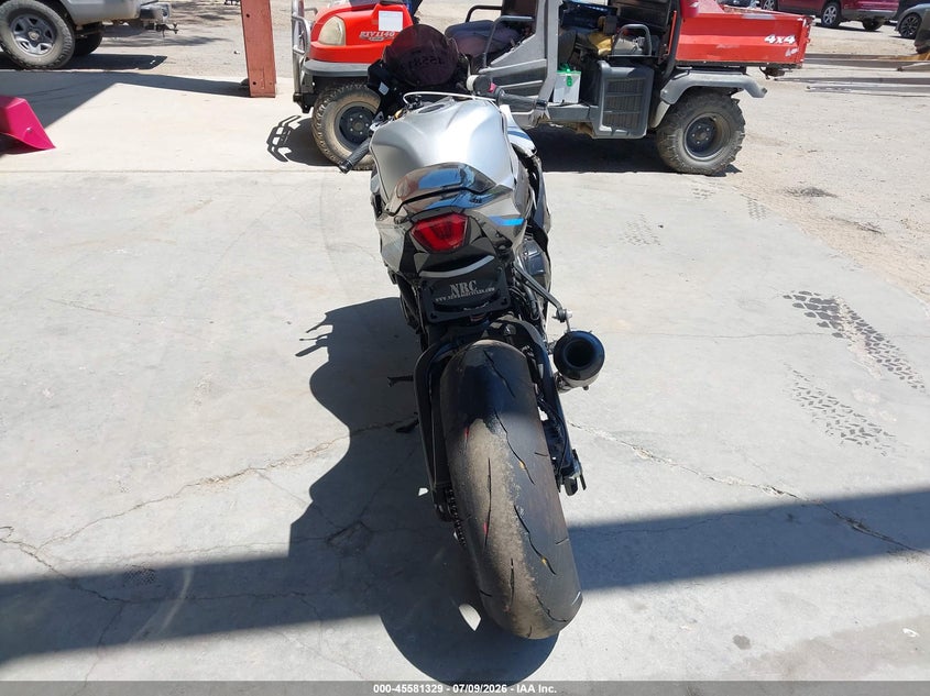 2025 Suzuki Gsx VIN JS1DM11F1S7100143 IAAI salvage auction — LEFT & RIGHT, Wait Title, sold $7,000 on 2026-10-08 (photo 6)