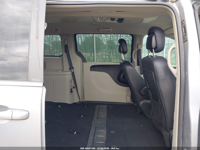 2014 Chrysler Town & country VIN 2C4RC1BG9ER217316 IAAI salvage auction — NORMAL WEAR, Clear (Kansas), sold $475 on 2026-07-24 (photo 8)
