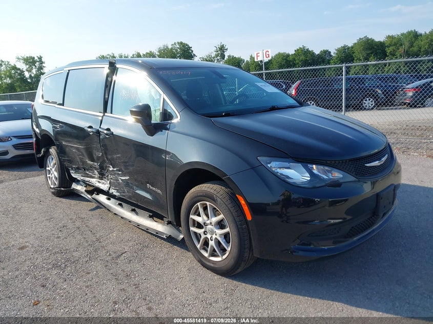 2022 Chrysler Voyager VIN 2C4RC1CG8NR103886 — IAAI salvage auction photo