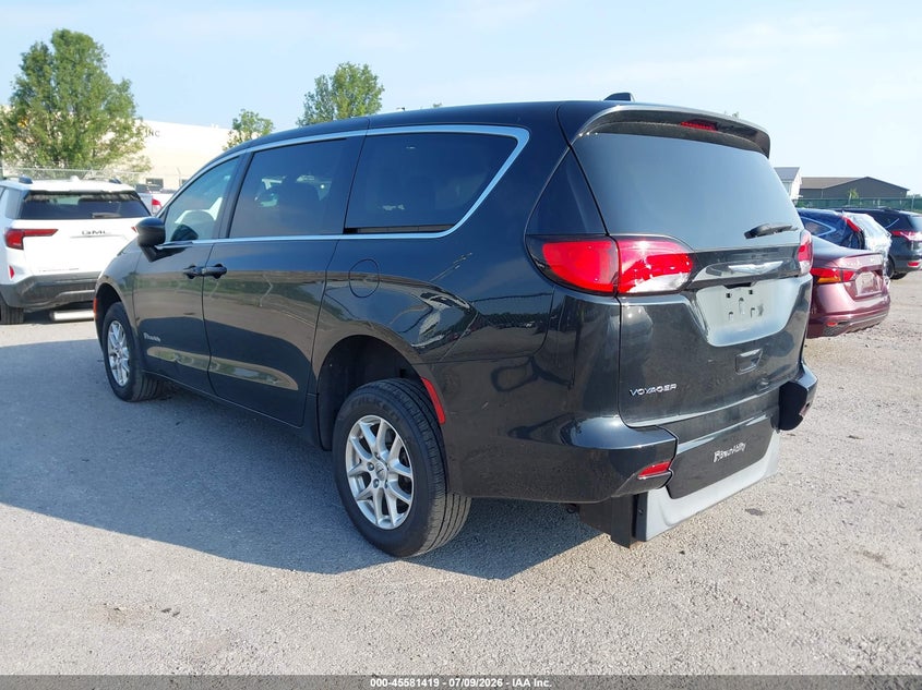 2022 Chrysler Voyager VIN 2C4RC1CG8NR103886 IAAI salvage auction — RIGHT SIDE, Wait Title, sold $7,100 on 2026-08-12 (photo 3)